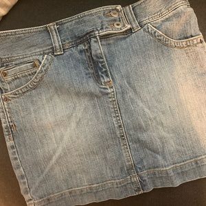 LOFT denim skirt, women’s 6, zipper, front and back pockets, stretchy denim